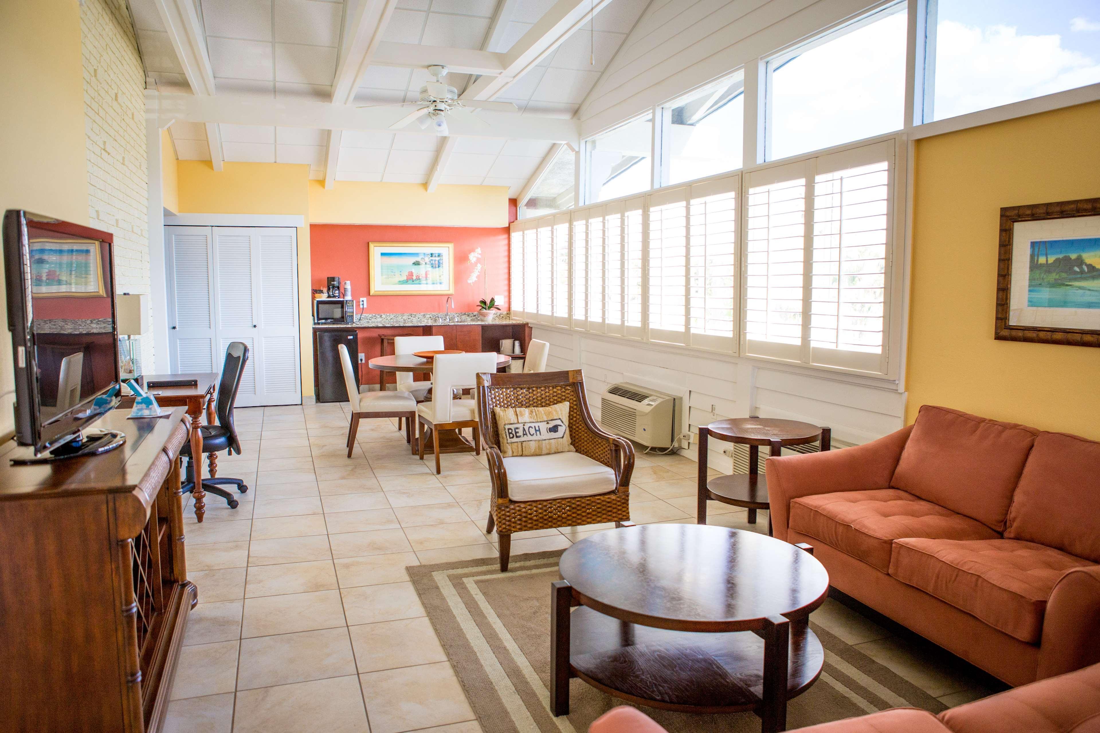 Best Western Plus Yacht Harbor Hotel
