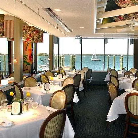 Best Western Plus Yacht Harbor Inn 