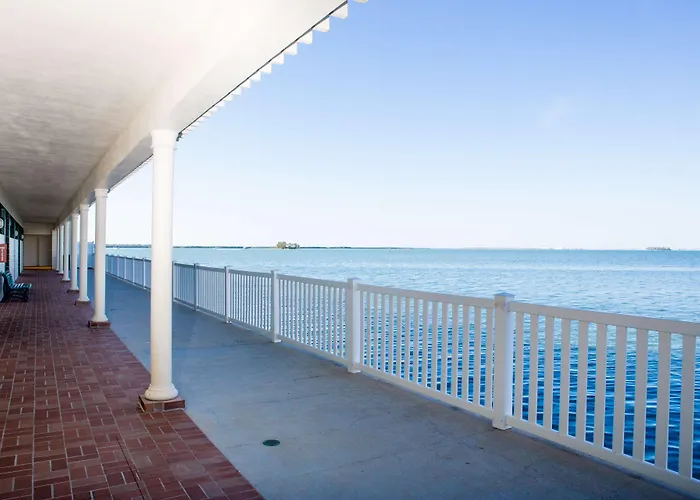 Best Western Plus Yacht Harbor Inn